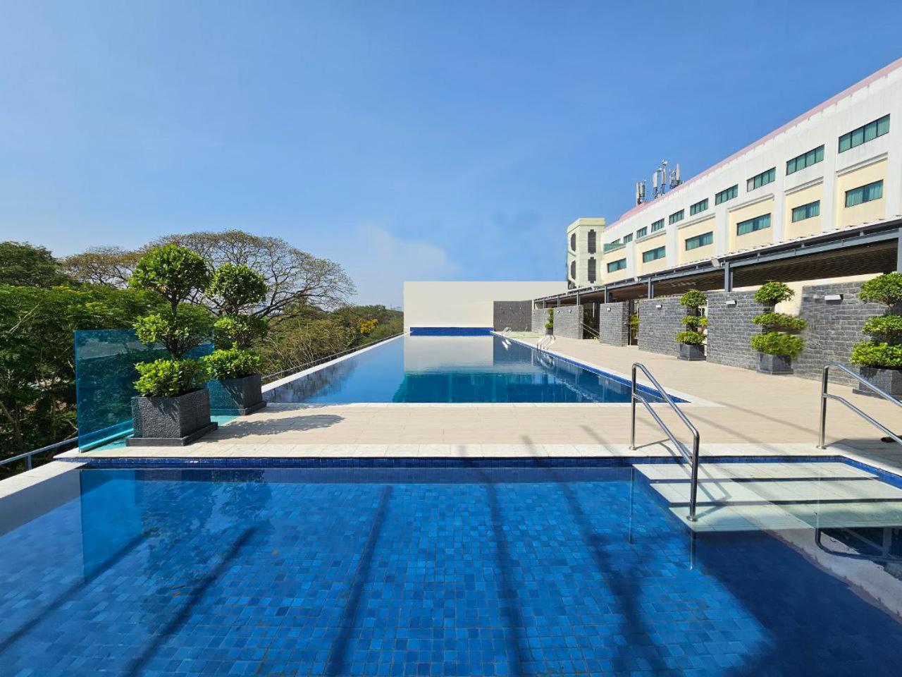 Hotel Summit Parkview Yangon Exterior foto